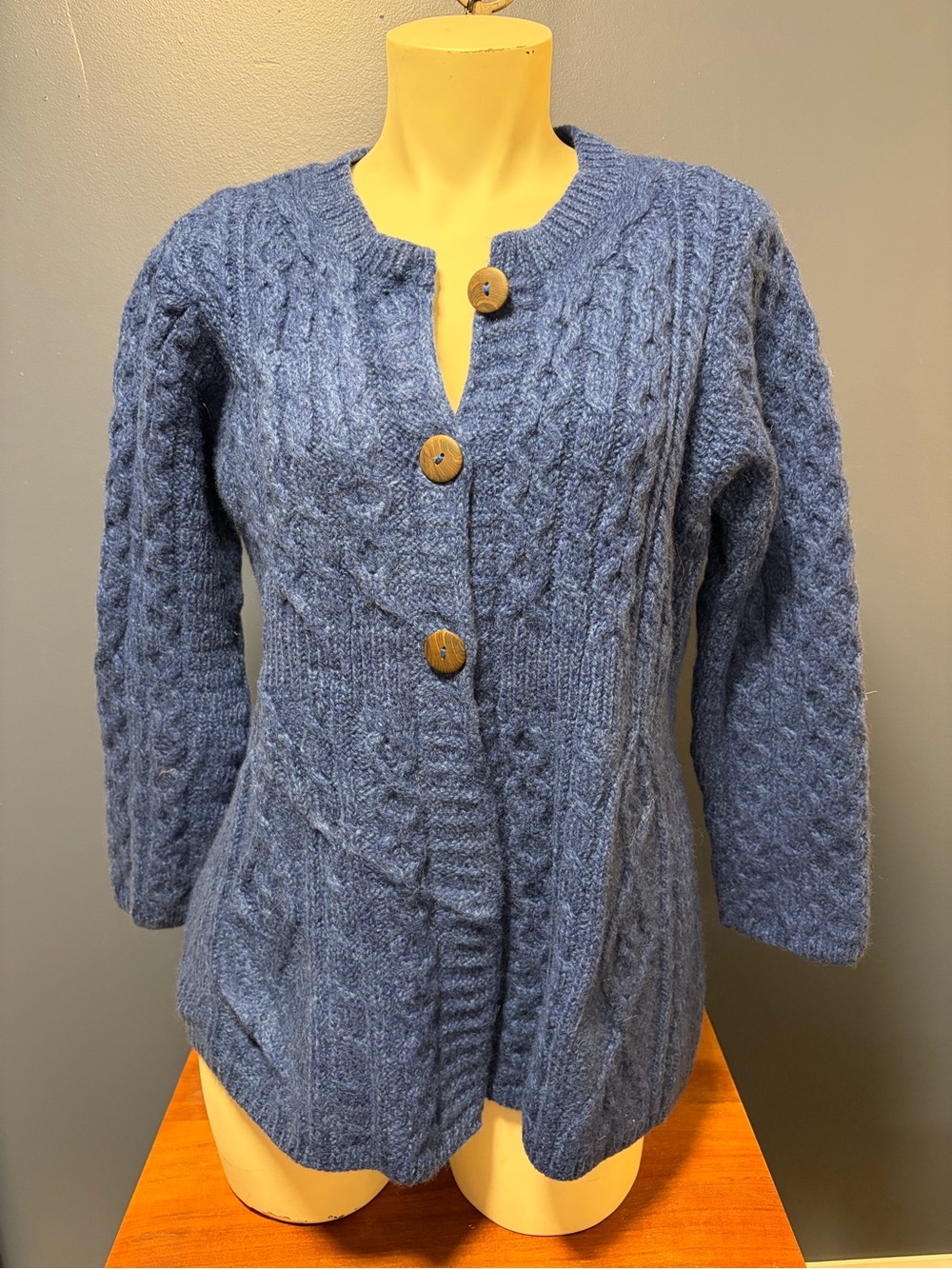 Carraig Donn 100% Merino Wool Cable Knit Cardigan Sweater – Made in Ireland